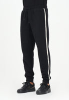 EA7 Pantalone sportivo nero da uomo con bande laterali logate 7M000974AF10377 UC001 EA7 