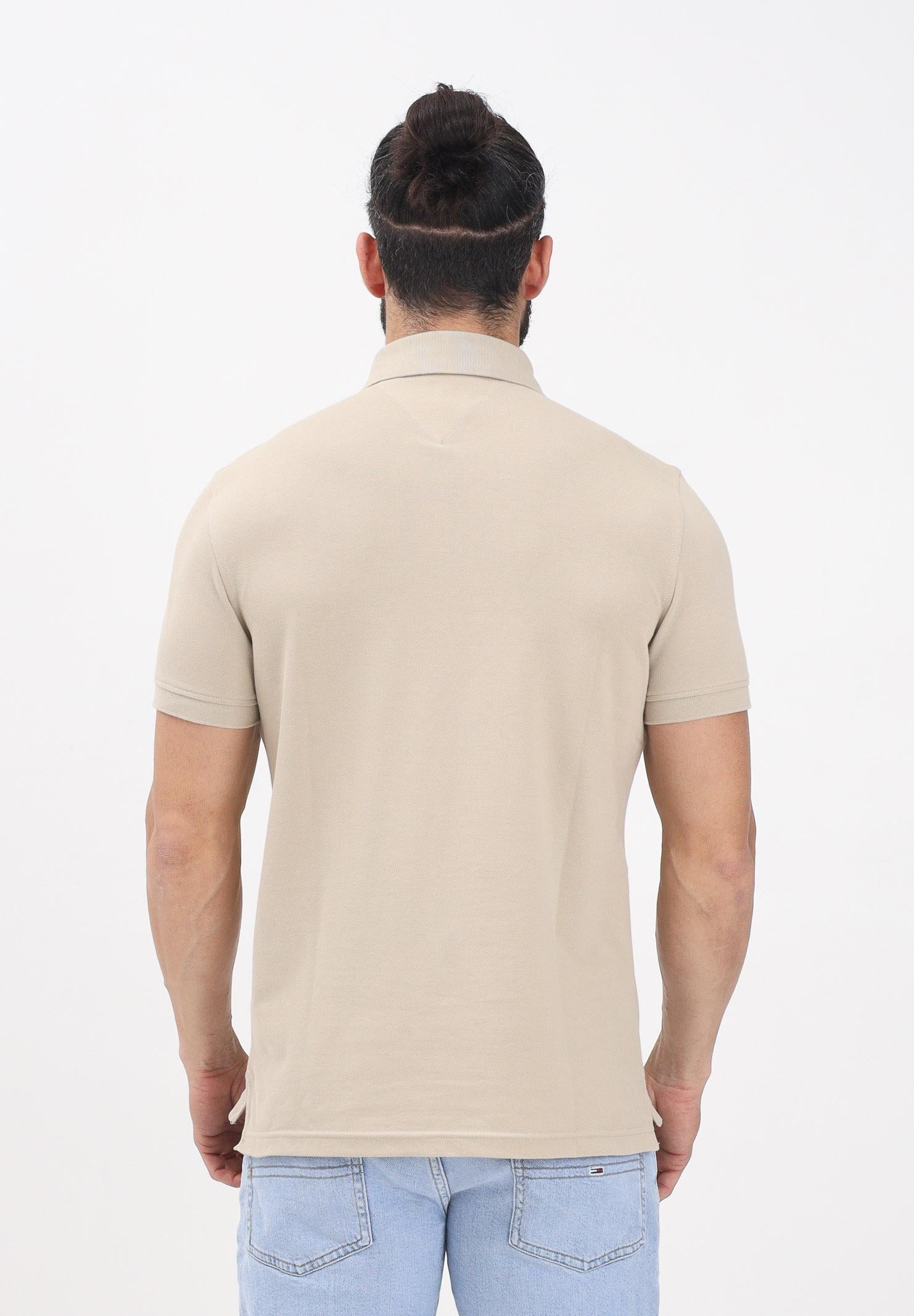 TOMMY HILFIGER Polo a manica corta beige da uomo con logo MW0MW17770 RBT TOMMY HILFIGER 