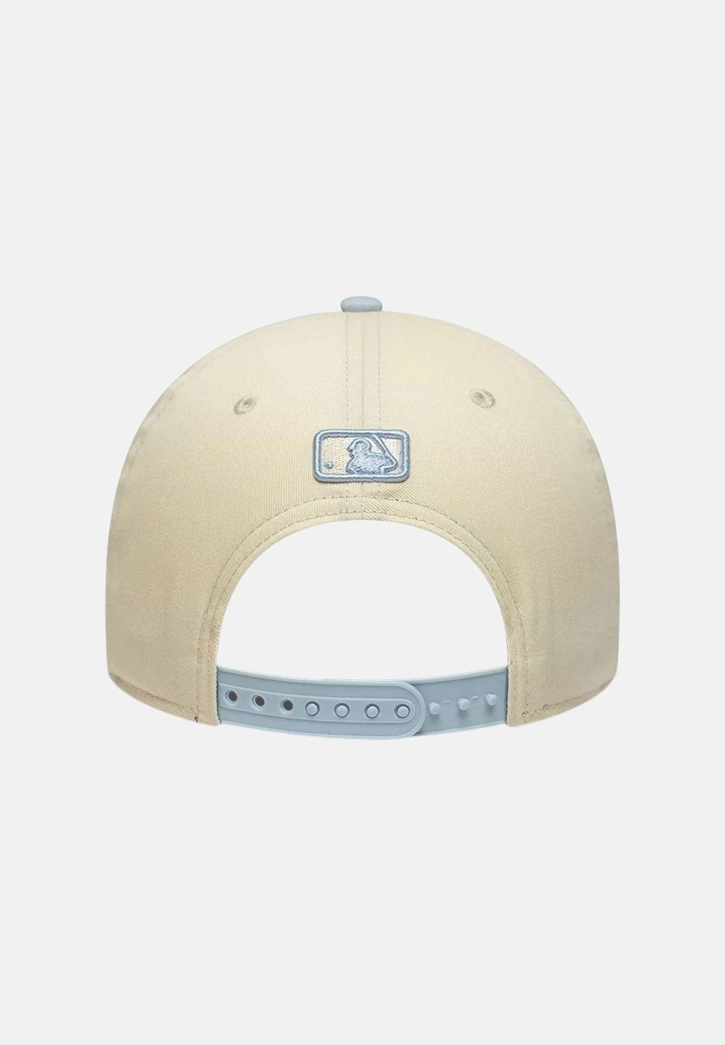 NEW ERA Cappello con visiera MLB Side Script New York Yankees 9FORTY M-Crown beige e azzurro per uomo e donna 60856248 . NEW ERA 