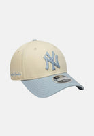 NEW ERA Cappello con visiera MLB Side Script New York Yankees 9FORTY M-Crown beige e azzurro per uomo e donna 60856248 . NEW ERA 