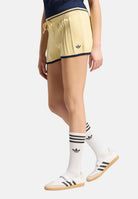 ADIDAS ORIGINALS short Cable Knit Warm Vanilla, giallo chiaro da donna KR7052 . ADIDAS ORIGINALS 