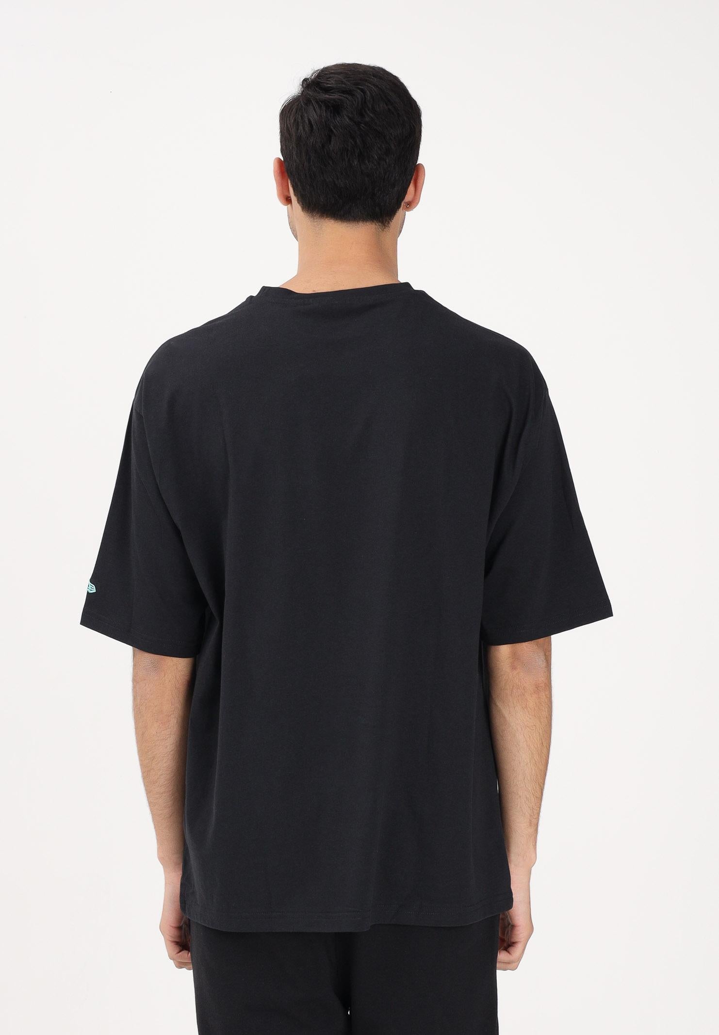 NEW ERA T-shirt a manica corta Oversized Chicago Bulls NBA League Essential nera per uomo e donna 60771515 . NEW ERA 