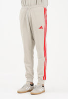 ADIDAS PERFORMANCE Pantalone sportivo Ess 3-Stripes French Terry beige e rosso da uomo KD4898 . ADIDAS PERFORMANCE 