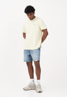 CALVIN KLEIN JEANS Shorts in denim chiaro da uomo con leggere abrasioni e piccoli strappi decorativi LV04RF790G XBI CALVIN KLEIN JEANS 