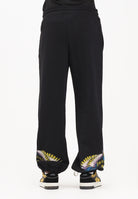 MARCELO BURLON COUNTY OF MILAN Pantalone sportivo nero da uomo con stampa F5CAMAFP060 110 MARCELO BURLON COUNTY OF MILAN 