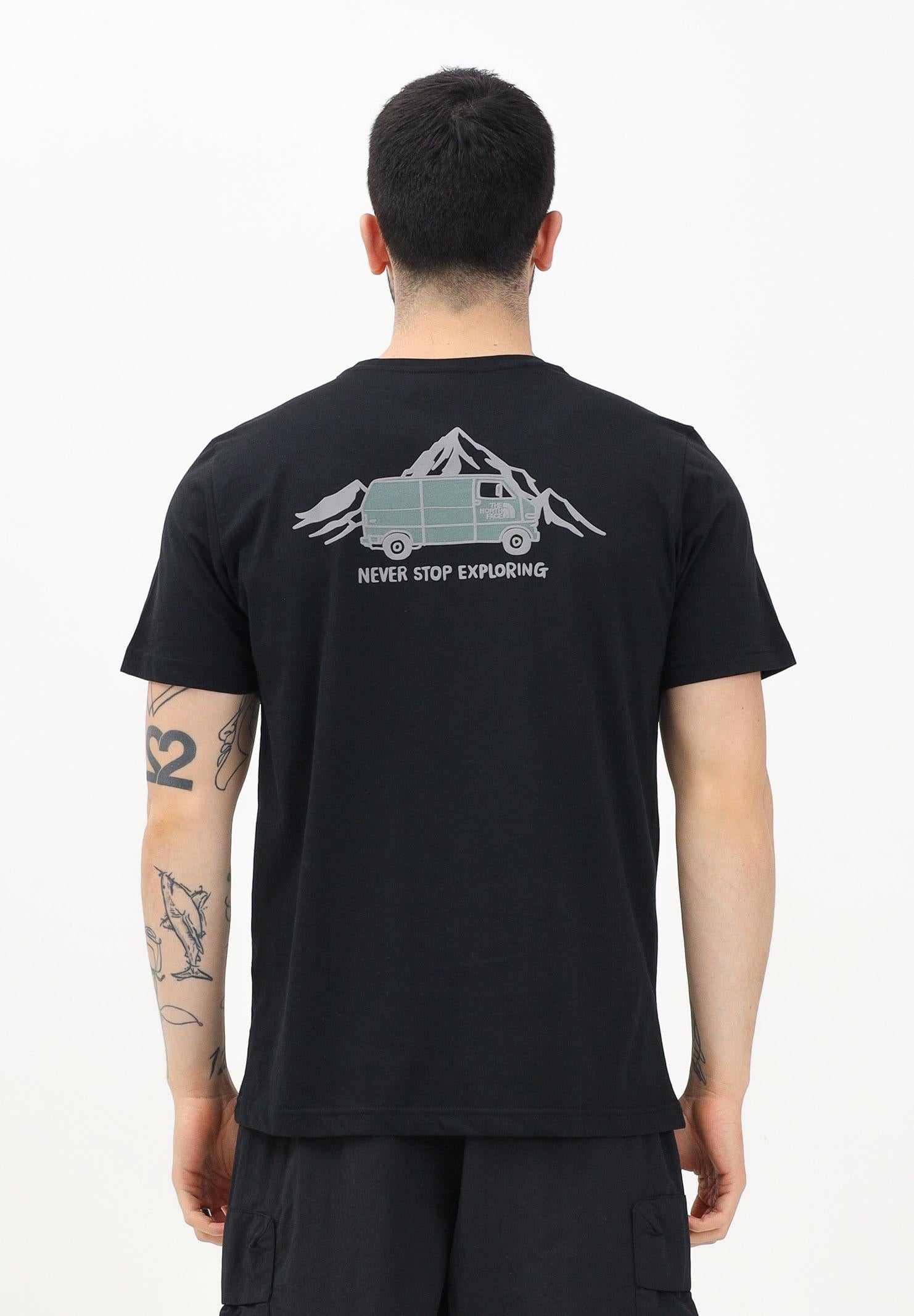 THE NORTH FACE T-shirt a manica corta Outdoor Graphic nera da uomo NF0A8C1ZJK31 . THE NORTH FACE 