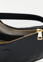 LACOSTE Borsa a spalla nera da donna in pelle goffrata Maheki NF4710 000 LACOSTE 