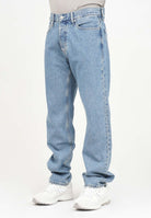 Jeans in denim blu chiaro da uomo con un lavaggio classico J30J327015 1A4 CALVIN KLEIN JEANS 
