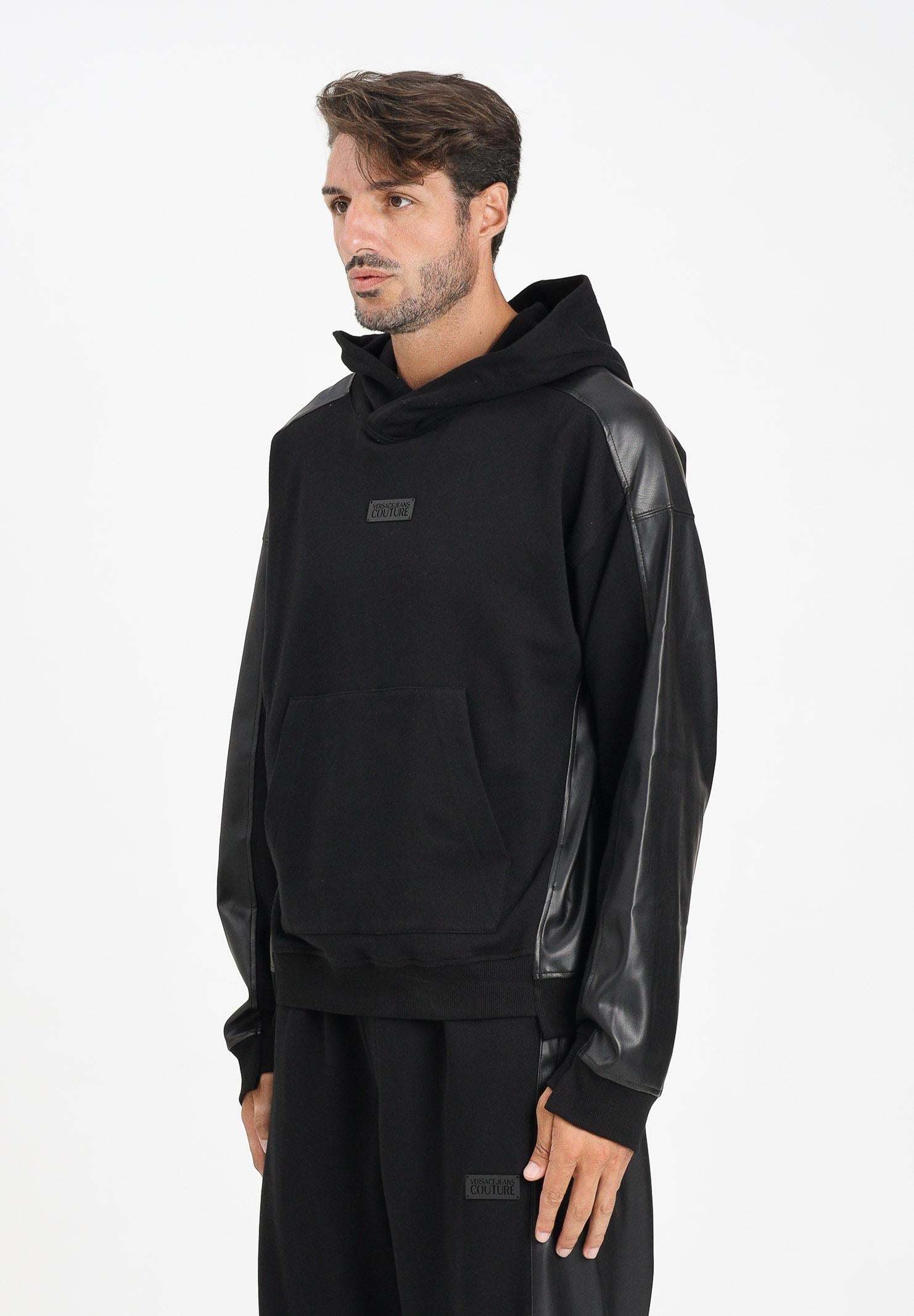 VERSACE JEANS COUTURE Felpa con cappuccio nera da uomo realizzata in doppio tessuto 79GAI311F0010 899 VERSACE JEANS COUTURE 