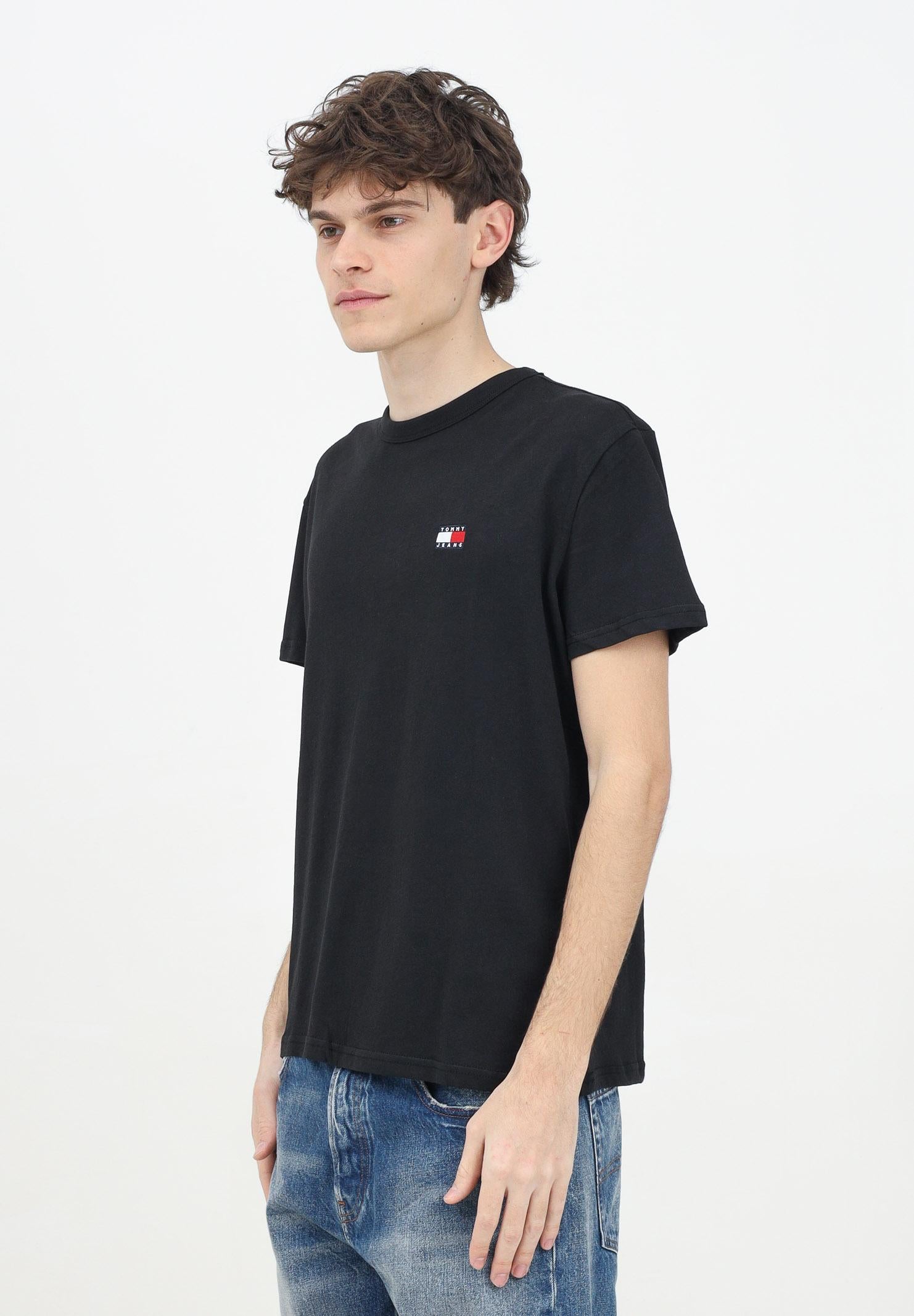 TOMMY JEANS T-shirt a manica corta nera da uomo con ricamo logo DM0DM20322 BDS TOMMY JEANS 