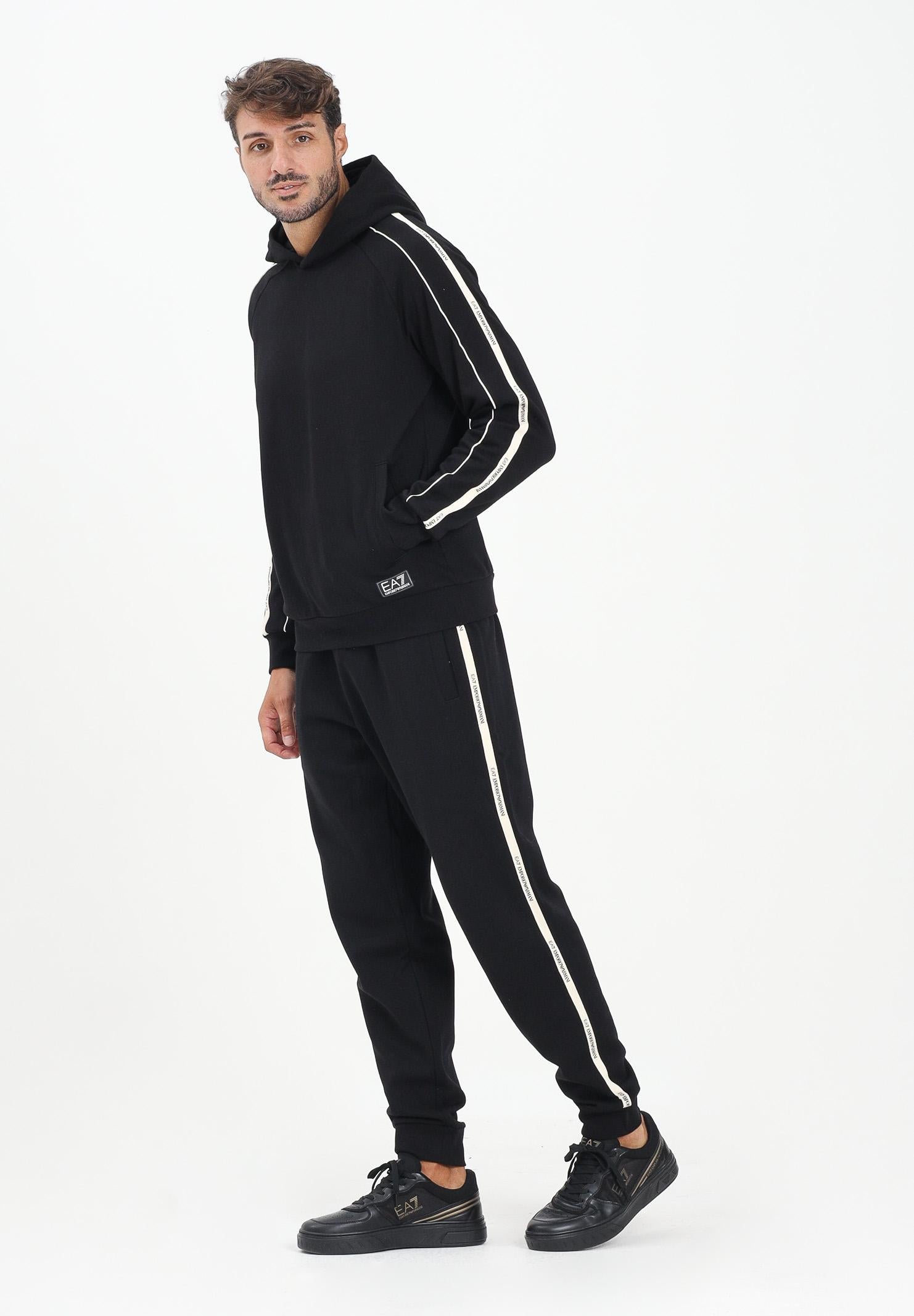 EA7 Pantalone sportivo nero da uomo con bande laterali logate 7M000974AF10377 UC001 EA7 