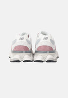 NEW BALANCE Sneakers 9060 bianche e rosa da donna U906040V . NEW BALANCE 