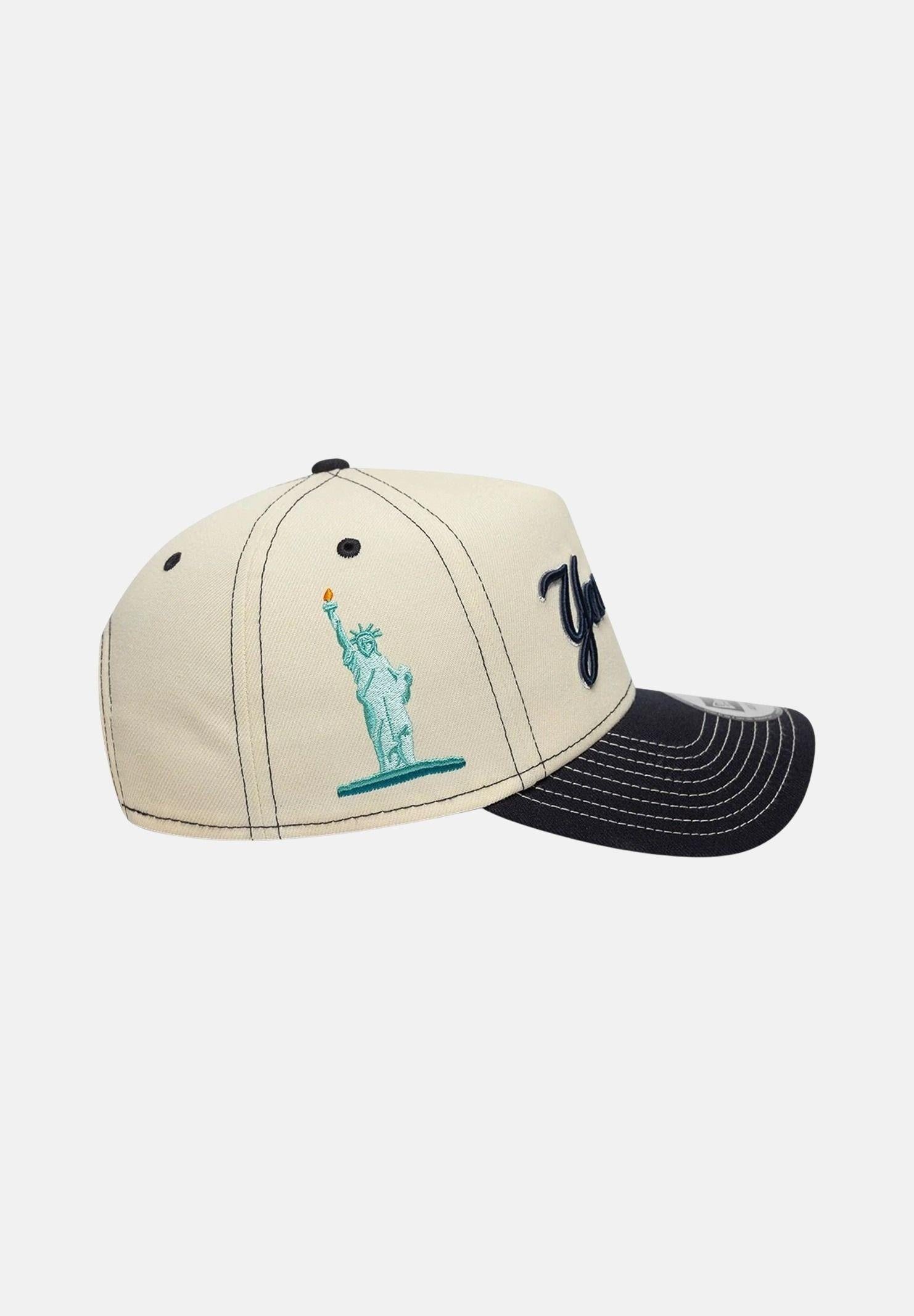 NEW ERA Cappello con visiera 9FORTY E-Frame New York Yankees MLB City Icon beige e nero per uomo e donna 60856325 . NEW ERA 