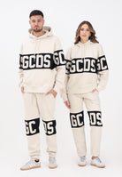 GCDS Pantalone sportivo panna per uomo e donna con banda logo a contrasto B1XM3001JD1 09 GCDS 