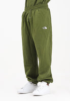 THE NORTH FACE Pantalone sportivo Essential Relaxed Straight verde da uomo NF0A8C1FBRI1 . THE NORTH FACE 