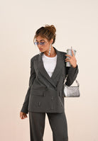 VICOLO Tailleur grigio gessato da donna con dettagli gioiello RF0565 GE VICOLO 