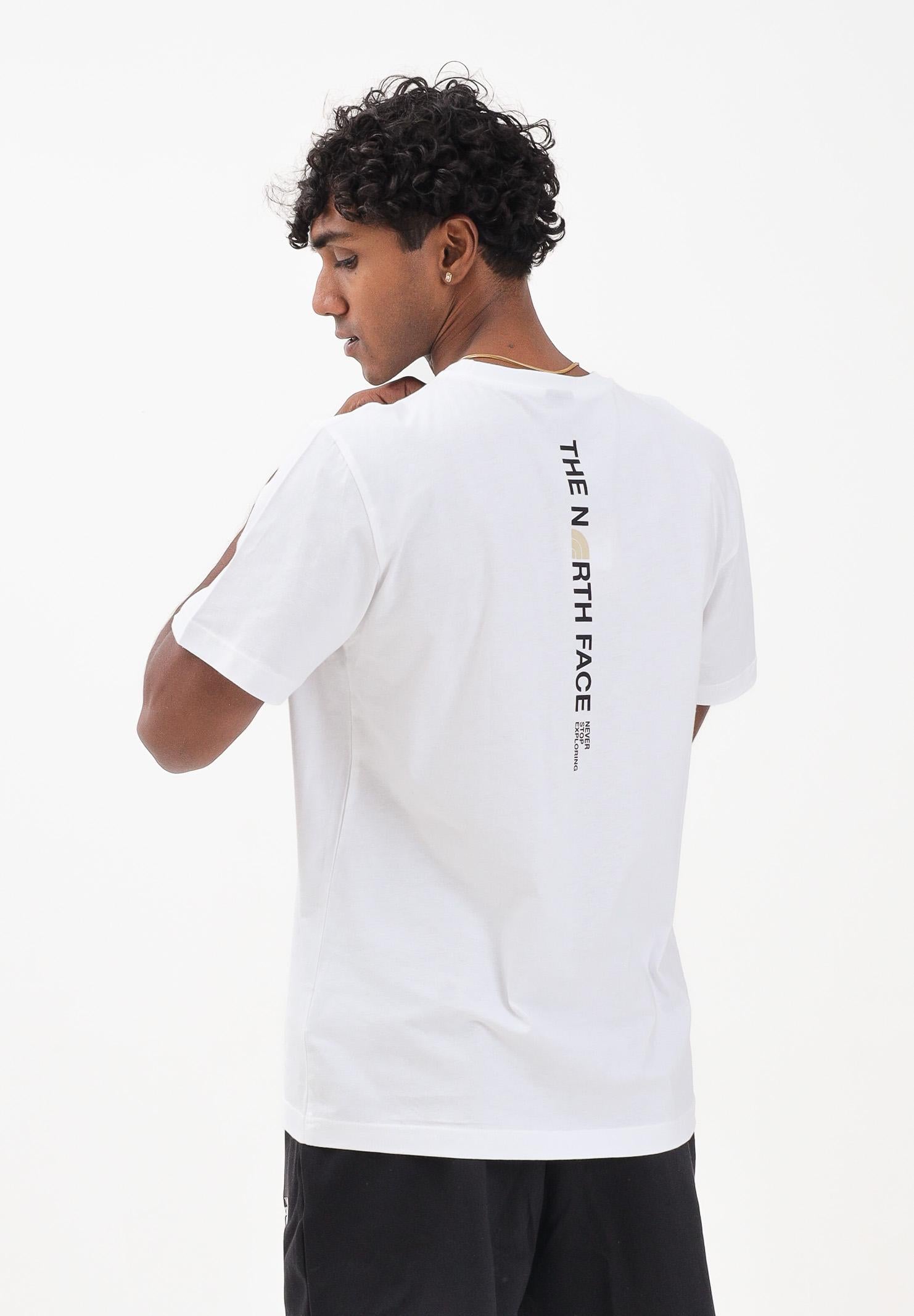 THE NORTH FACE T-shirt a manica corta Vertical Logo bianca da uomo NF0A8EE7FN41 . THE NORTH FACE 