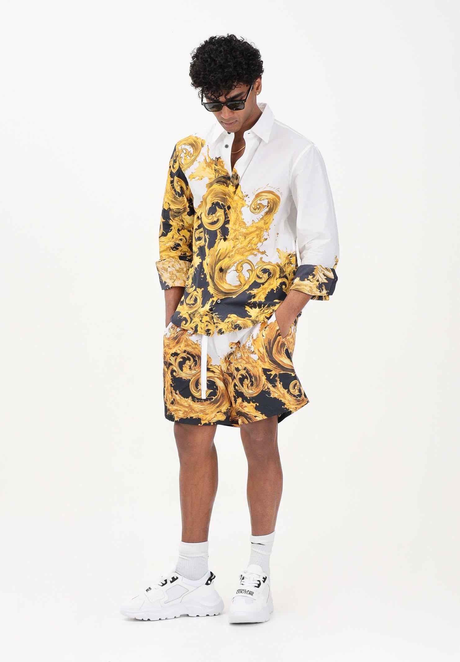 VERSACE JEANS COUTURE Shorts bianco e nero da uomo con stampa Wave Couture 80GADD16CQ23D GL2 VERSACE JEANS COUTURE 