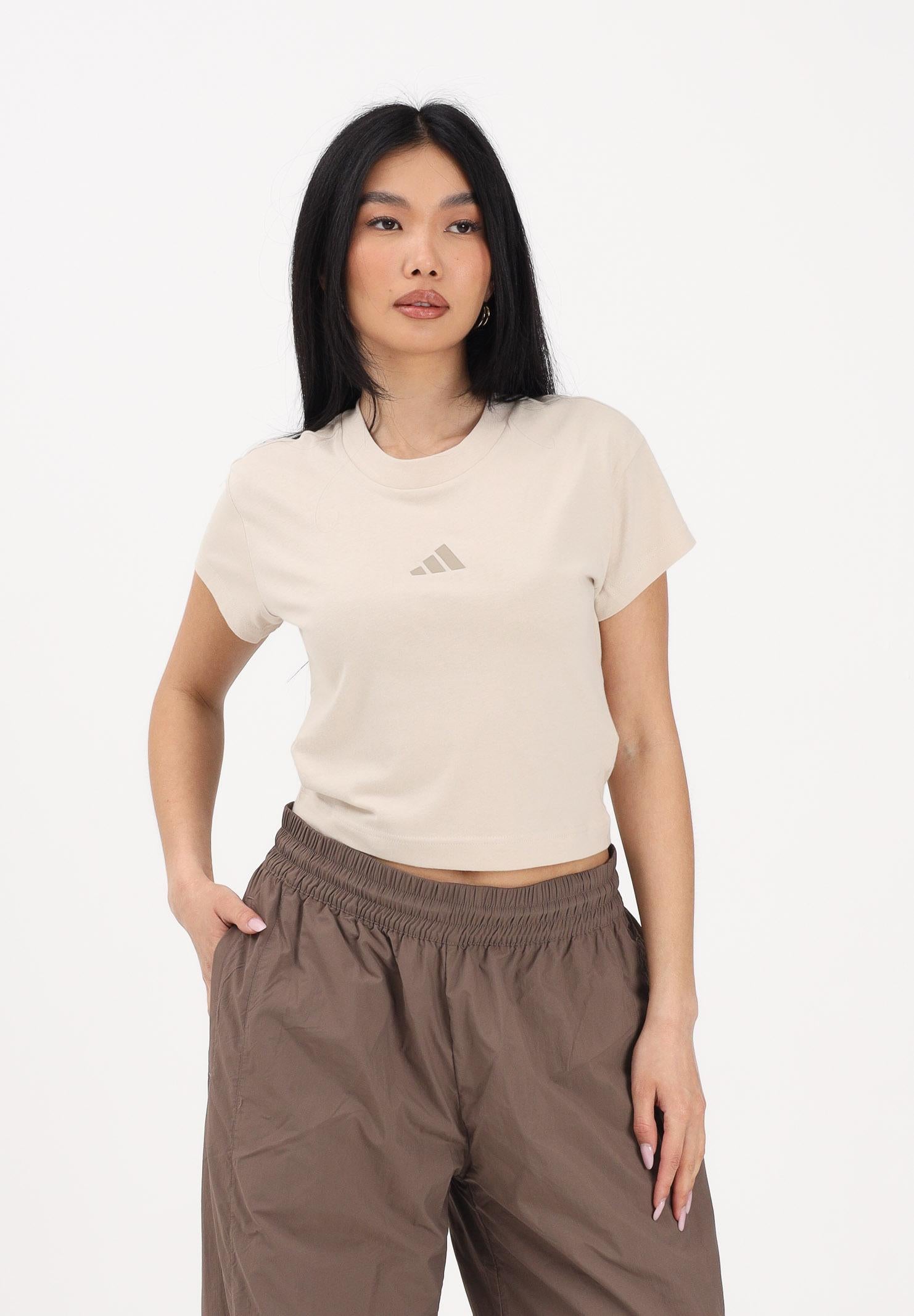 ADIDAS PERFORMANCE T-shirt a manica corta Future Icons Small Logo beige da donna KD7721 . ADIDAS PERFORMANCE 