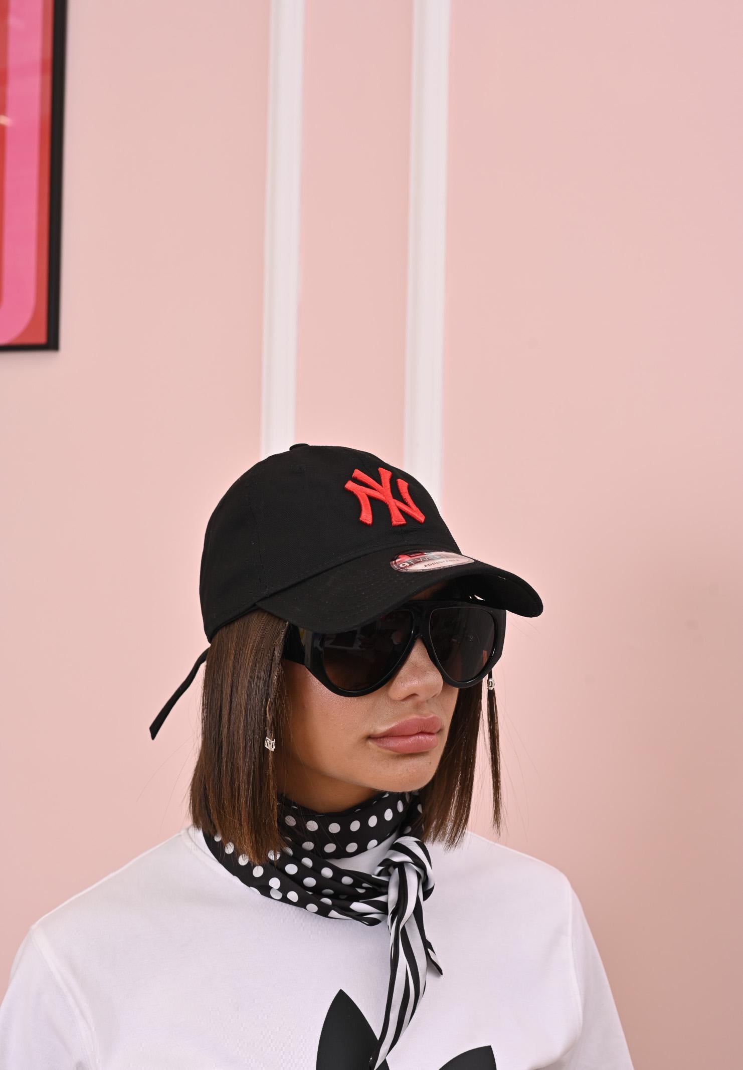 NEW ERA Cappello con visiera 9TWENTY dei New York Yankees della League Essential nero per uomo e donna 60471471? . NEW ERA 