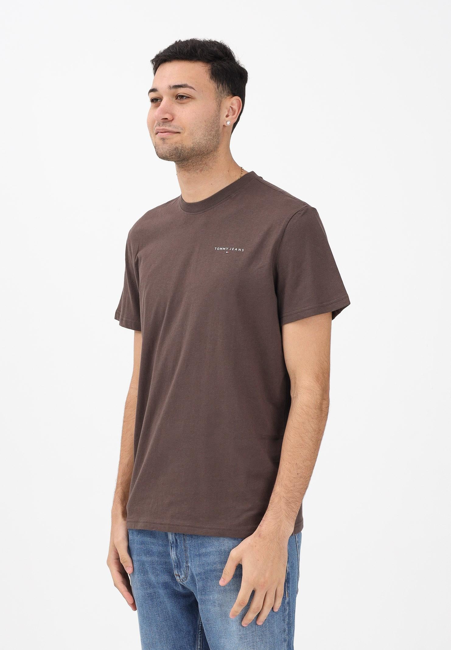 TOMMY JEANS T-shirt a manica corta marrone da uomo con logo DM0DM21780 GW1 TOMMY JEANS 
