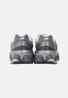 NEW BALANCE Sneakers 9060 Lace grigie per uomo e donna G90603BN . NEW BALANCE 