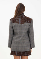 VICOLO Giacca doppiopetto da donna realizzata in tessuto a quadri principe di Galles nei toni del grigio e marrone TF1750 PR VICOLO 