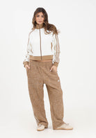 ADIDAS ORIGINALS Pantalone sportivo Firebird beige da donna realizzato in tessuto effetto bouclé KR5156  ADIDAS ORIGINALS 