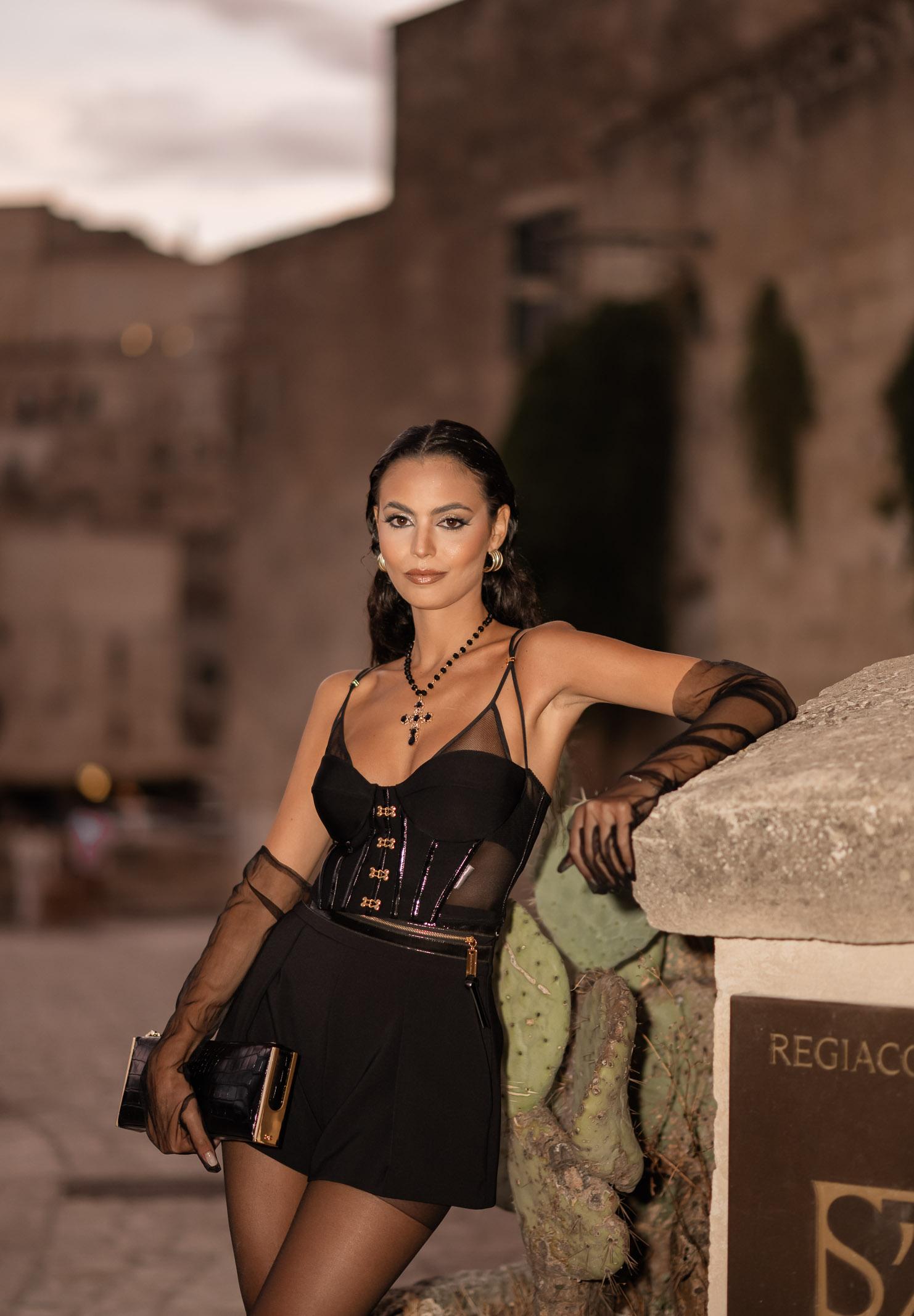 ELISABETTA FRANCHI Women's black shorts with crackle band – Pavidas