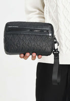 ARMANI EXCHANGE Pochette nera da uomo con logo monogram XM001272AF12133 UC001 ARMANI EXCHANGE 