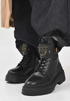 PINKO Anfibi neri da donna con cinturino logato davanti SD0147P001Z99  PINKO 