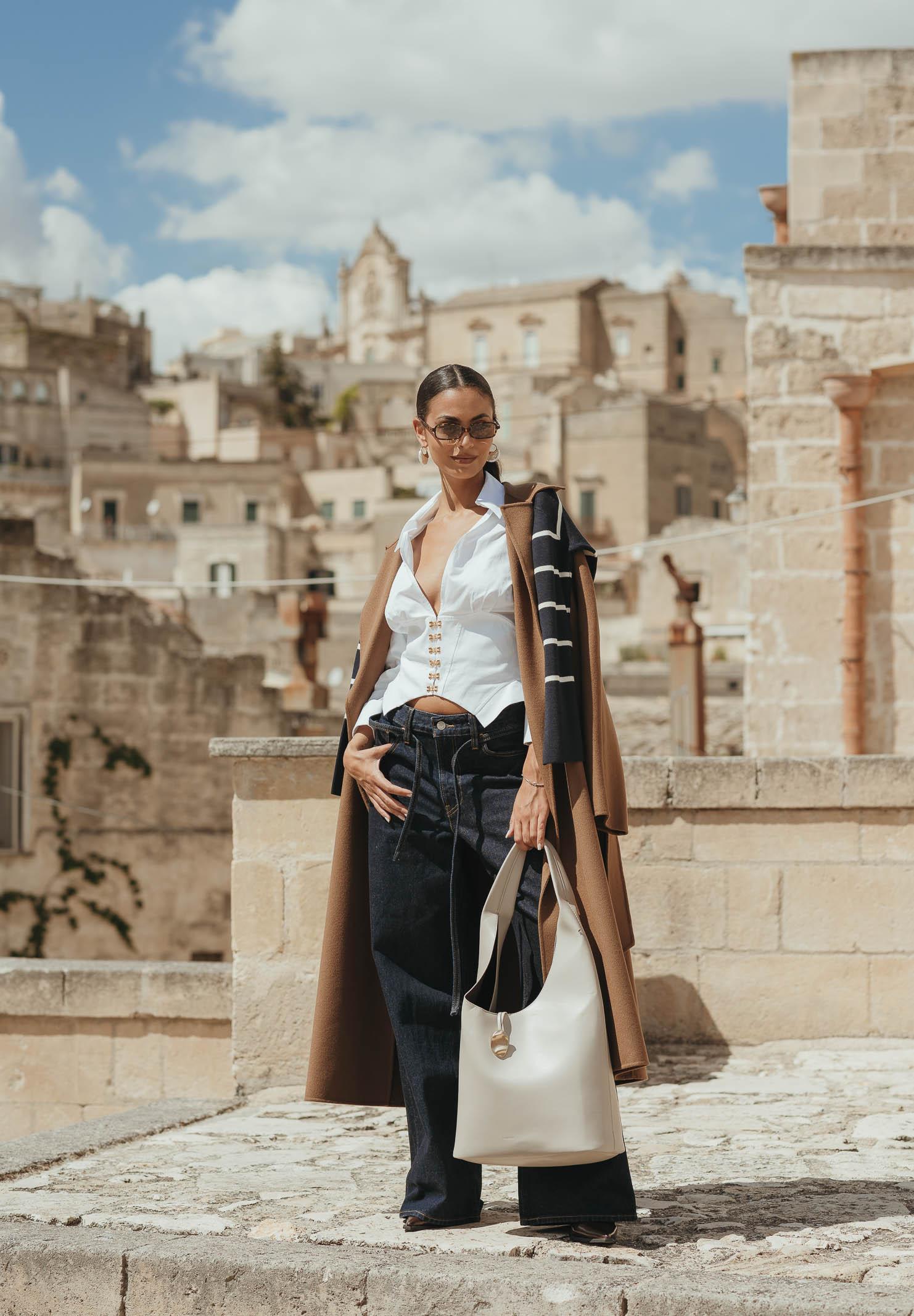 ELISABETTA FRANCHI Camicia bianca da donna con ganci gioiello CA06057E2 100 ELISABETTA FRANCHI 