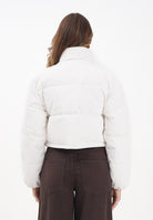 TOMMY JEANS Piumino panna da donna realizzato in tessuto trapuntato con effetto vellutino a costine DW0DW21658YBH  TOMMY JEANS 