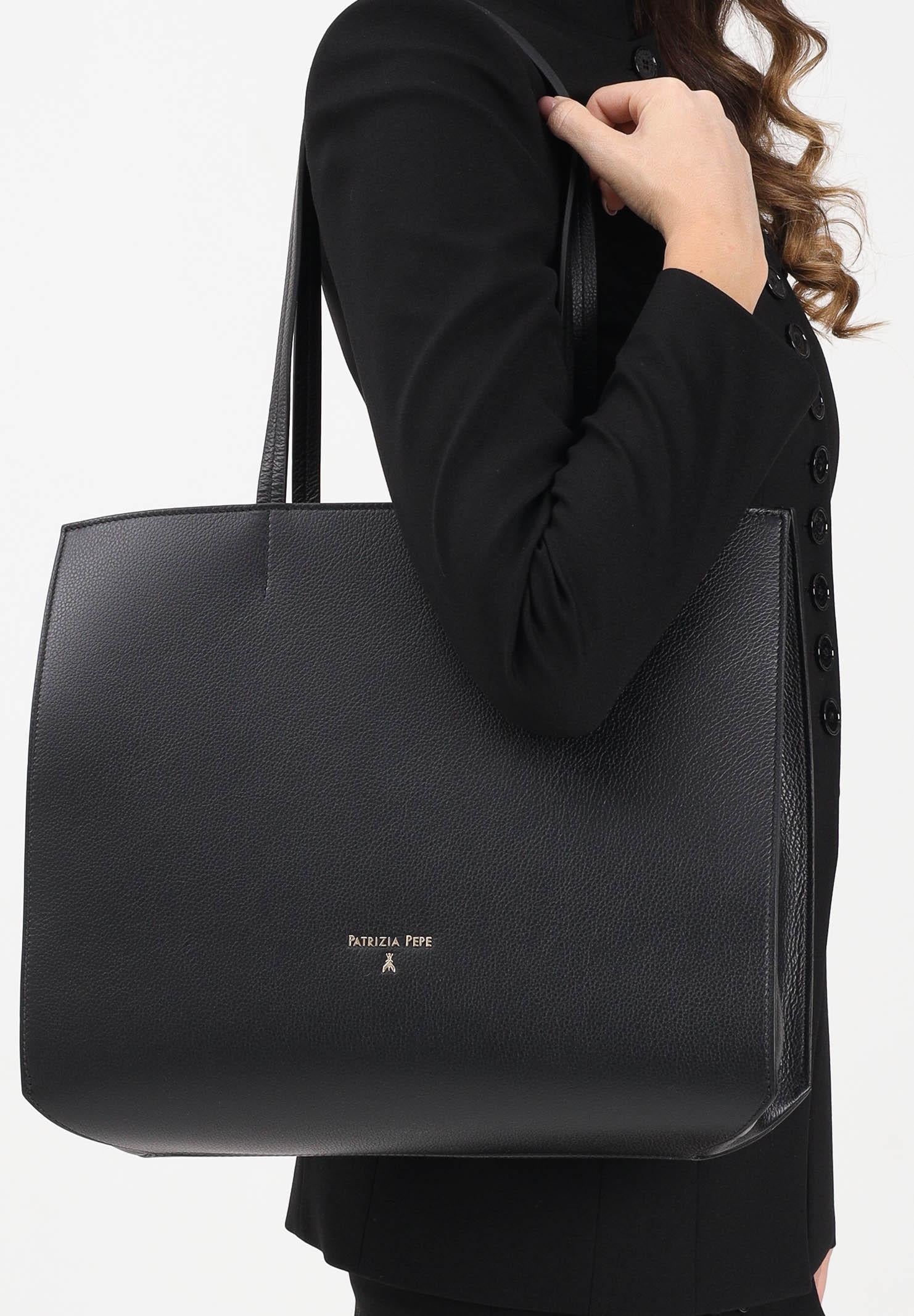PATRIZIA PEPE Shopper nera da donna 8B0235L001 K470 PATRIZIA PEPE 