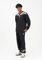 MARCELO BURLON COUNTY OF MILAN Pantalone sportivo nero da uomo con stampa ali F5CAMAFP026 110 MARCELO BURLON COUNTY OF MILAN 