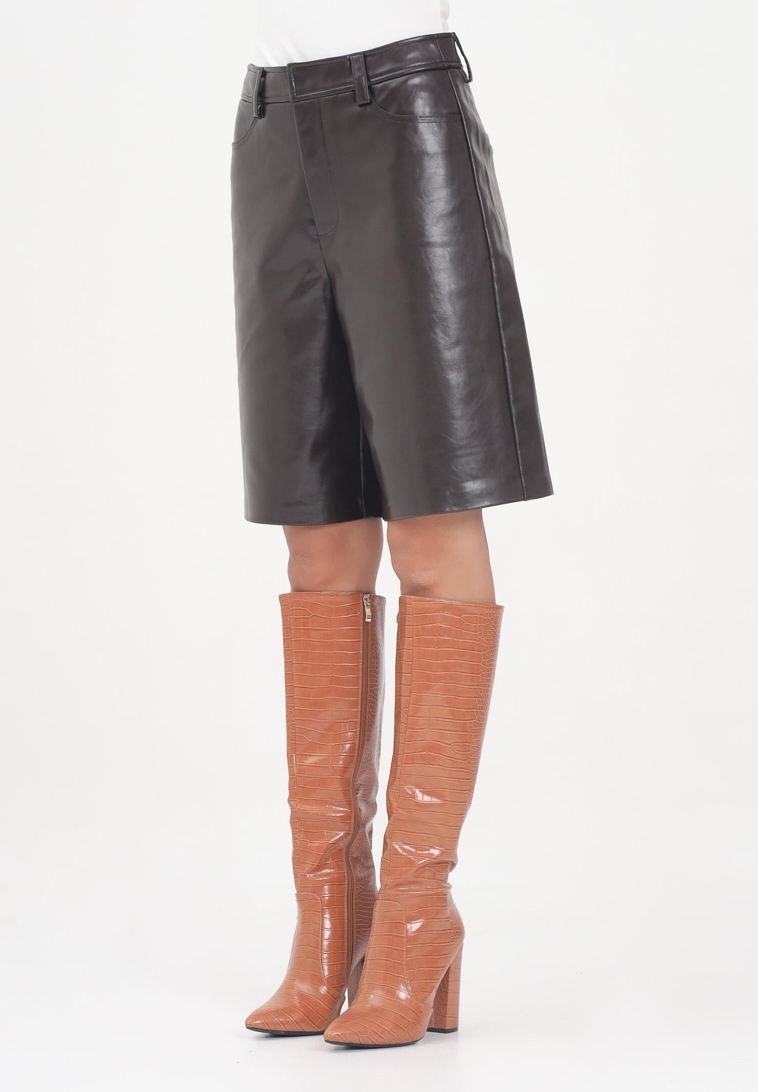 ONLY Shorts in Ecopelle Marrone: Eleganza e Stile