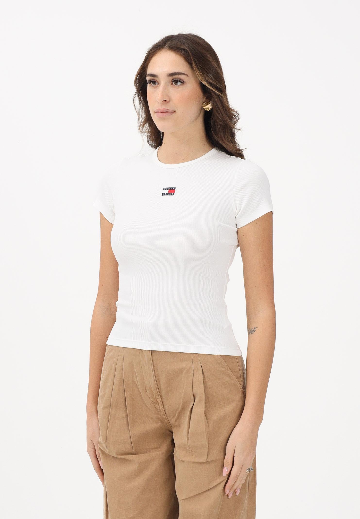 TOMMY JEANS T-shirt a manica corta bianca da donna con patch logo DW0DW17881 YBL TOMMY JEANS 