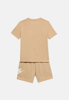 NIKE Completino CLUB TEE beige per bambino e bambina con stampa logo 86L596 X0L NIKE 