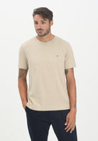 TOMMY HILFIGER T-shirt a manica corta beige da uomo con logo MW0MW39995RBT . TOMMY HILFIGER 