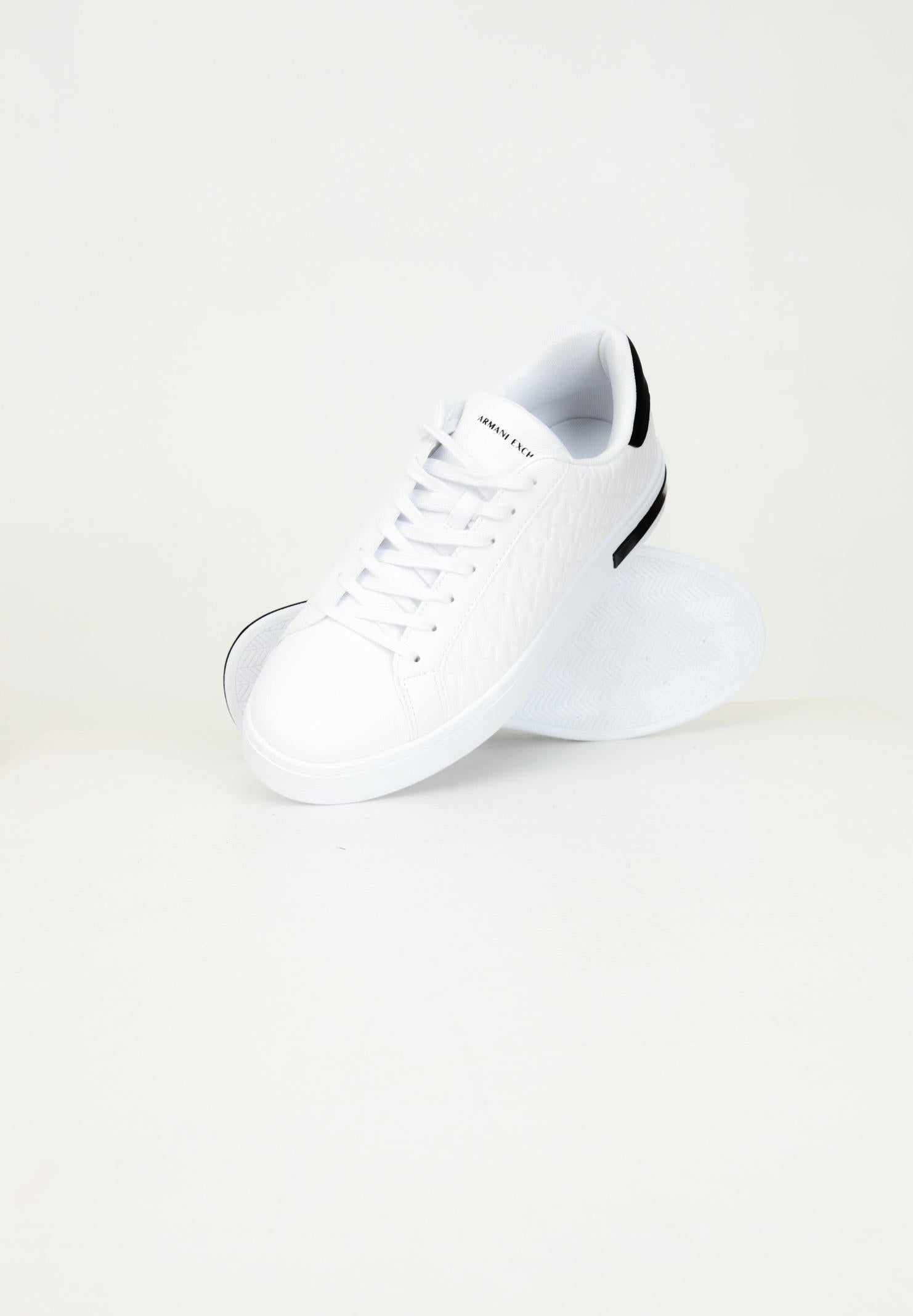 Sneakers bianche da uomo con logo all-over XM000140AF11916 M0028 ARMANI EXCHANGE 