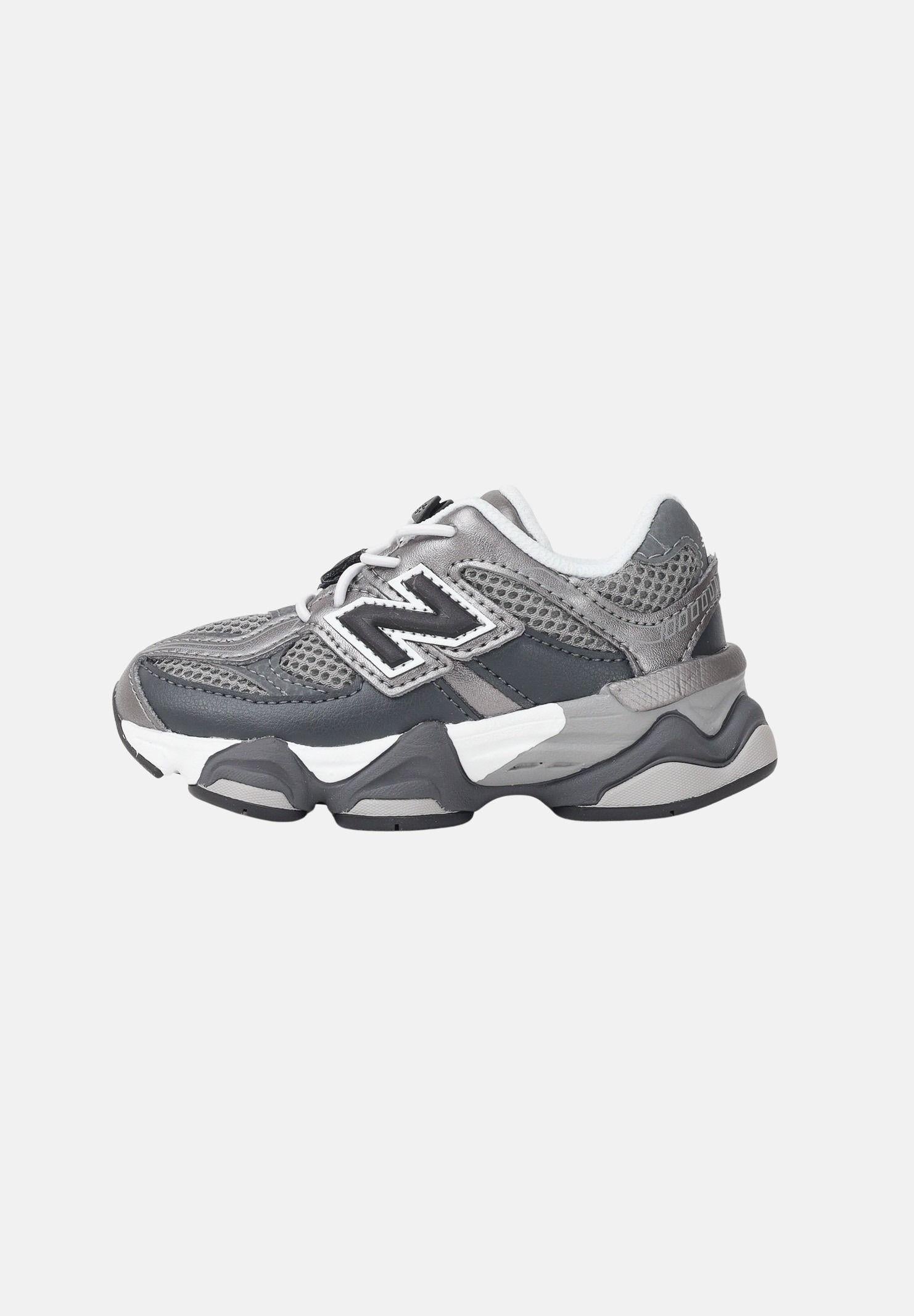 NEW BALANCE Sneakers 9060 grigie da neonato I90602W5 . NEW BALANCE 