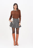 PINKO Gonna corta da donna realizzata in tweed stretch effetto spigato nei toni del marrone 105569A2QX ZM7 PINKO 