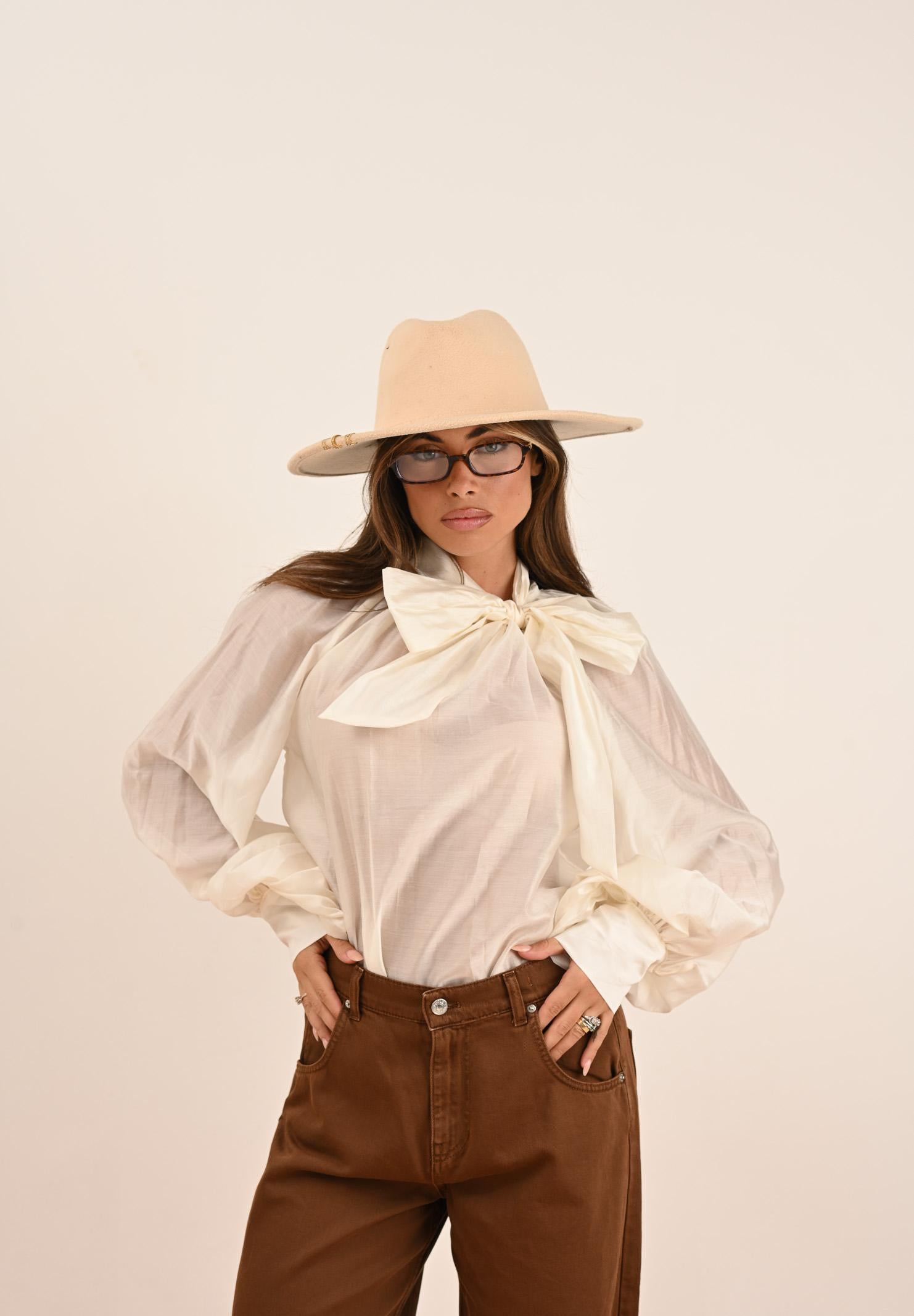 VICOLO Blusa panna da donna con fiocco TF0488 PA VICOLO 