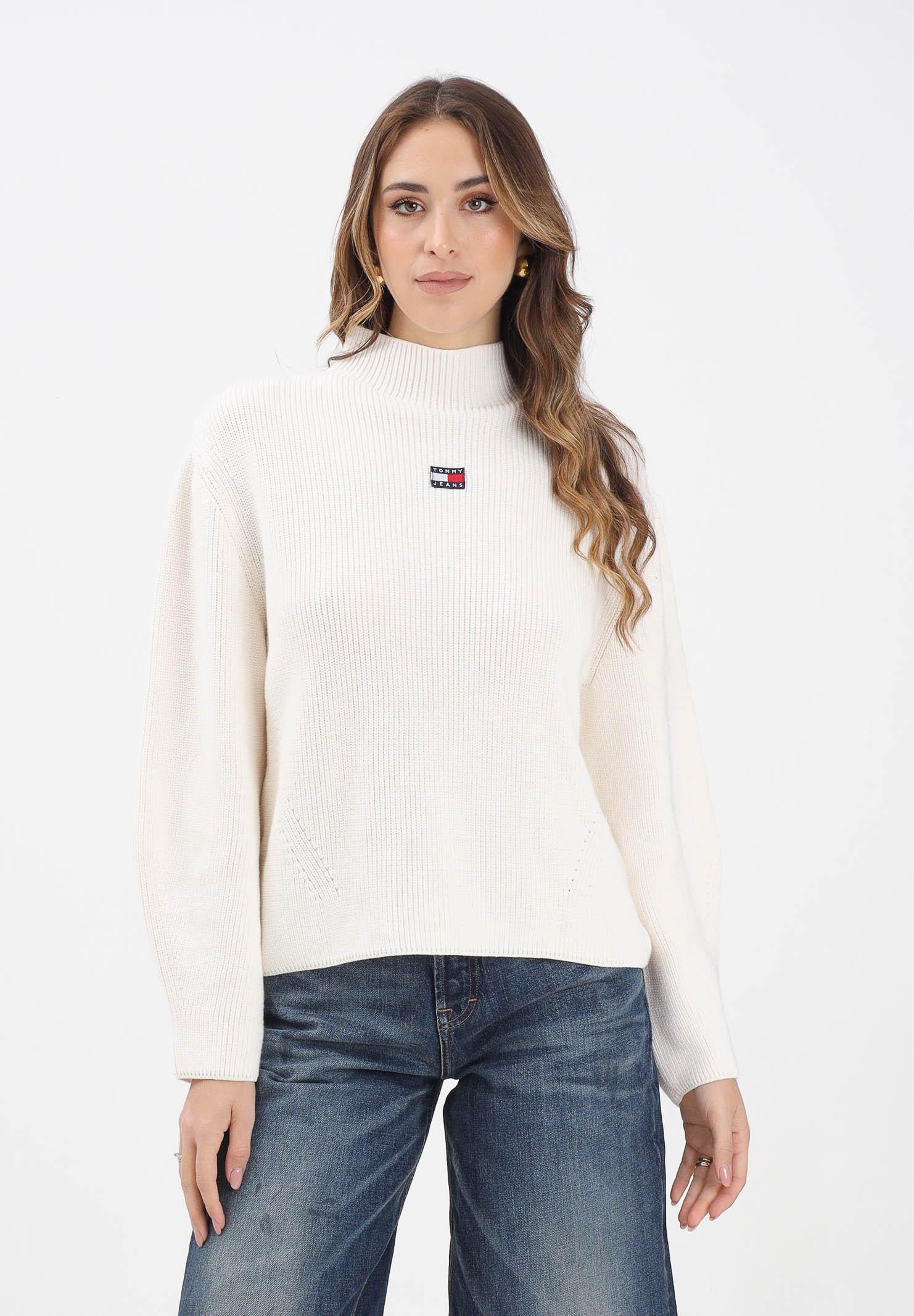 TOMMY JEANS Maglioncino a collo alto panna da donna con logo DW0DW21676YBH  TOMMY JEANS 