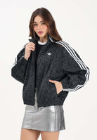 ADIDAS ORIGINALS Giubbotto di jeans FIREBIRD OVERSIZED AOP in denim nero da donna KD8809 . ADIDAS ORIGINALS 