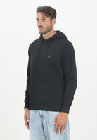 TOMMY HILFIGER Felpa con cappuccio nera da uomo rifinita da logo MW0MW37235BDS  TOMMY HILFIGER 