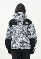 THE NORTH FACE Giacca a vento DryVent™ Mono Mountain con fantasia blu e nera da donna NF0A88YX8T01 . THE NORTH FACE 