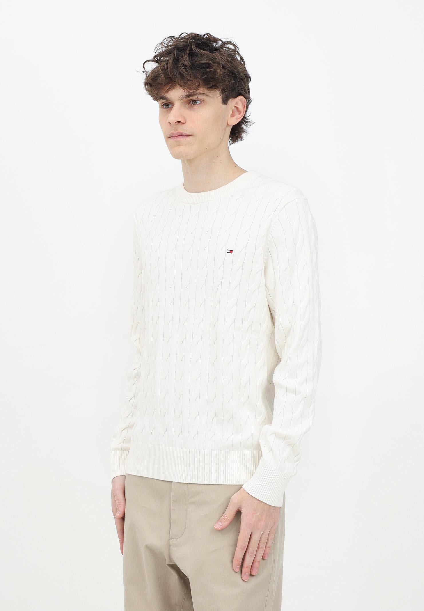 Maglioncino girocollo panna da uomo con ricamo bandierina MW0MW33132Z00  TOMMY HILFIGER 