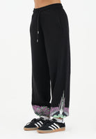 MARCELO BURLON COUNTY OF MILAN Pantalone sportivo nero da donna con stampa ali sul fondo 25ICM30074 NEPI MARCELO BURLON COUNTY OF MILAN 