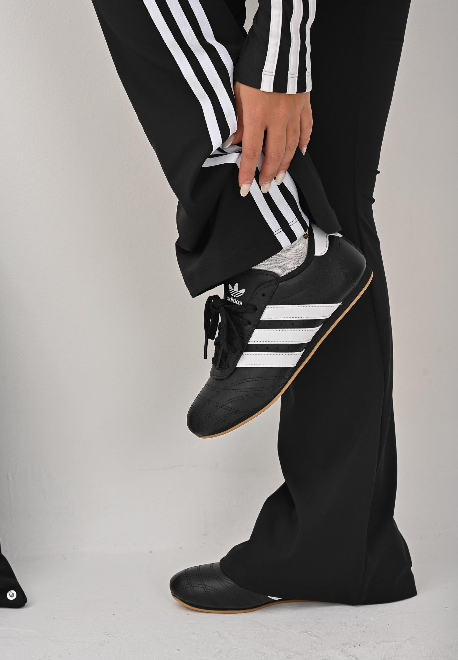 ADIDAS ORIGINALS Sneakers Taekwondo nere per uomo e donna JR6807 . ADIDAS ORIGINALS 